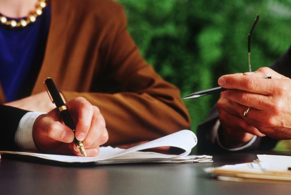 KOMITMEN KANTOR HUKUM ATMOKO IRADIAN & ASSOCIATES DALAM MEMBERIKAN PELAYANAN HUKUM YANG TERBAIK